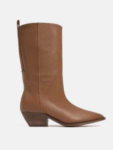 Loft37 Skórzane kowbojki w kolorze brązowym rozmiar: 39. Brązowe botki Loft37, bez wzorów, ze skóry, bez obcasa, bez zapięcia. Za 299,50 zł.