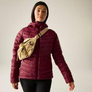 Kurtka pikowana damska Air Lite. Czerwone kurtki Dare 2b, bez wzorów, z poliesteru, bez kaptura. W wyprzedaży za 423,50 zł.