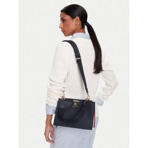 Torebka Tommy Hilfiger. Niebieskie torebki klasyczne TOMMY HILFIGER, bez wzorów, bez dodatków. Za 419,99 zł.