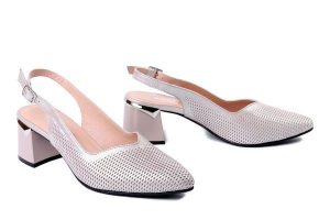 BOCCATO 049.7000 bej saten, czółenka damskie. Brązowe czółenka Boccato, bez wzorów, ze skóry, bez obcasa, na obcasie, bez zapięcia. Za 369,90 zł.