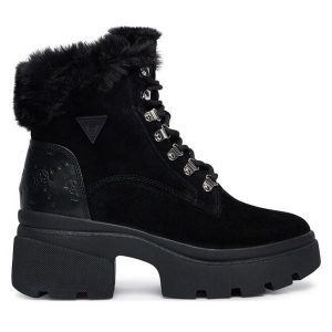 Trzewiki Guess. Czarne botki Guess, z aplikacjami, bez obcasa, na słupku, bez zapięcia. Za 599,99 zł.