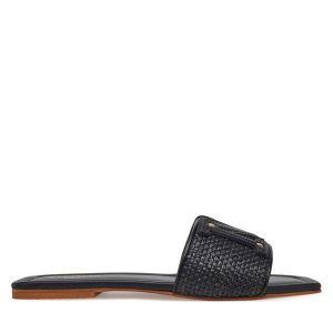 Klapki Marciano Guess. Czarne klapki Marciano Guess, z aplikacjami, bez obcasa. Za 486,99 zł.