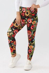 Klasyczne wygodne legginsy w maki OVERSIZE PLUS SIZE XXL JESIEŃ. Czarne legginsy Moda Size Plus Iwanek, bez wzorów, z bawełny, krótkie. Za 89,90 zł.