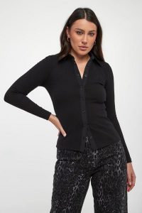 Bluzka damska DKNY JEANS. Bluzki DKNY, m, bez wzorów, z jeansu, bez kołnierzyka, bez ramiączek. Za 349,00 zł.