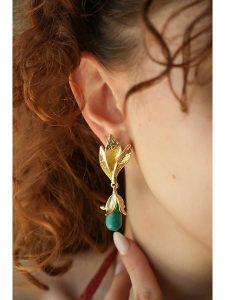 L'Atelier de Gaia Pozłacane kolczyki z warasytami rozmiar: onesize. Zielone kolczyki L'Atelier de Gaia, pozłacane. Za 39,99 zł.