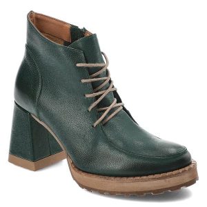 Zielone Botki Armodo Stylowe Obuwie Damskie. Zielone botki Armodo, na zimę, bez wzorów, ze skóry, bez obcasa, na obcasie, bez zapięcia. Za 389,00 zł.