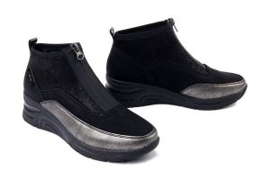 RIEKER N9362-01 black combination, botki damskie. Czarne botki Rieker, bez wzorów, bez obcasa, bez zapięcia. Za 279,92 zł.