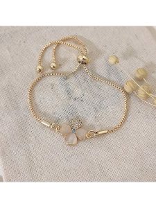 Atelier MIU Pozłacana bransoletka z elementem ozdobnym - dł. 20 cm rozmiar: onesize. Białe bransoletki Atelier MIU, z cyrkonią, pozłacane. Za 39,99 zł.