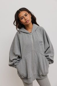Bluza typu oversize z HAFTEM, w kolorze GREY MELANGE- DALLAS-UNI. Szare bluzy Marsala, m, bez wzorów, z bawełny, z kapturem. Za 349,90 zł.