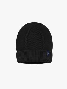 Czarna prążkowana czapka. Czarne czapki Ryłko, bez wzorów, z nylonu, eleganckie. Za 49,99 zł.
