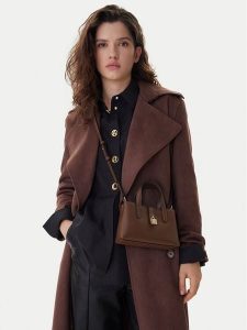 KARL LAGERFELD Torebka B1W32027 Brązowy. Brązowe torebki klasyczne KARL LAGERFELD, bez wzorów, ze skóry, bez dodatków. Za 693,99 zł.