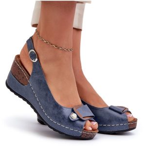 Damskie Lekkie Sandały Na Koturnie Comfort Shoes Niebieskie Efravia. Niebieskie sandały bez wzorów, ze skóry, bez obcasa, na koturnie, bez zapięcia. Za 158,54 zł.