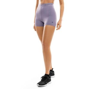 Damskie krótkie legginsy treningowe Fitness Siroko Eyre. Fioletowe legginsy SIROKO, bez wzorów, z materiału. W wyprzedaży za 72,95 zł.