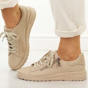 Beżowe skórzane półbuty damskie Potocki 19402. Brązowe półbuty POTOCKI, na jesień, bez wzorów, z jeansu, bez obcasa, na płaskiej podeszwie, bez zapięcia. Za 239,00 zł.