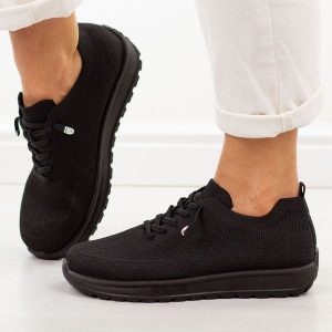 Czarne sportowe buty damskie News 231. Czarne buty sportowe NEWS, na lato, bez wzorów, z dresówki, bez zapięcia, trekkingowe. Za 129,00 zł.