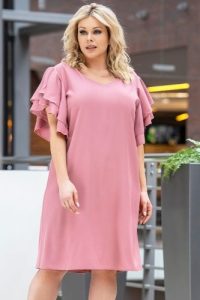 Sukienka wizytowa z ozdobnymi rękawami ELIANA ciemny pudrowy róż. Czerwone sukienki KARKO, na imprezę, na lato, s, bez wzorów, z elastanu, eleganckie, bez kołnierzyka, bez ramiączek, midi, kopertowe. Za 89,50 zł.