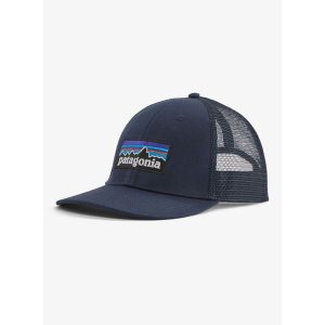 Czapka z daszkiem Patagonia P-6 Logo LoPro Trucker Hat - new navy. Niebieskie czapki Patagonia, bez wzorów, sportowe. Za 142,99 zł.