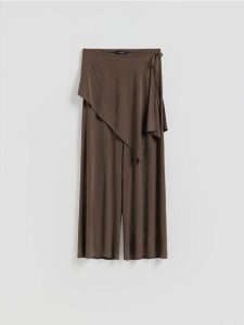 Spodnie z chustą - beżowy. Brązowe apaszki i chusty Reserved, bez wzorów, z dzianiny. Za 99,99 zł.