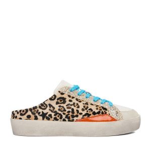 Klapki Eva Minge. Brązowe klapki Eva Minge, bez wzorów, bez obcasa. Za 379,99 zł.