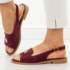 Bordowe wine zamszowe płaskie sandały damskie S.Barski 6015. Czerwone sandały S.BARSKI, bez wzorów, z jeansu, bez obcasa, na płaskiej podeszwie, bez zapięcia. Za 169,00 zł.