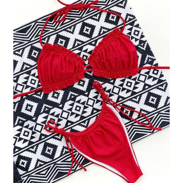 Bikini wiązane na szyi z regulacją na plażę i basen Greti. Zielone bikini Intica, bez wzorów, z materiału. W wyprzedaży za 139,00 zł.