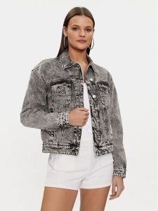 Guess Kurtka jeansowa Clarette W4RN62 D56B3 Szary Regular Fit. Szare kurtki Guess, xs, z aplikacjami, z bawełny, bez kaptura. Za 539,99 zł.
