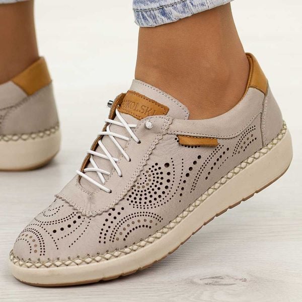 Szare ażurowane skórzane półbuty damskie T.Sokolski 1860. Szare półbuty Sokolski, na jesień, bez wzorów, z jeansu, z okrągłym noskiem, bez obcasa, na płaskiej podeszwie, bez zapięcia. Za 319,00 zł.