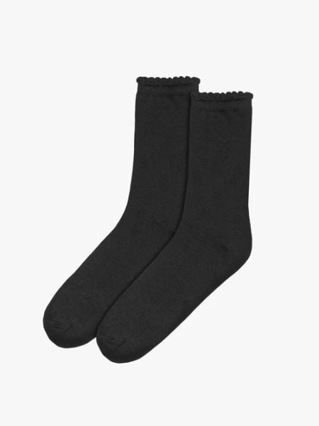 Czarne skarpety bawełniane z falbanką. Czarne skarpetki Ryłko, bez wzorów, z bawełny. Za 24,99 zł.