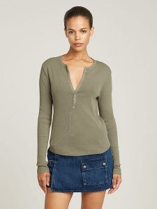 G-Star Koszulka w kolorze khaki rozmiar: XS. Brązowe bluzki G-Star, xs, bez wzorów, z bawełny, retro, bez kołnierzyka, bez ramiączek. Za 91,34 zł.