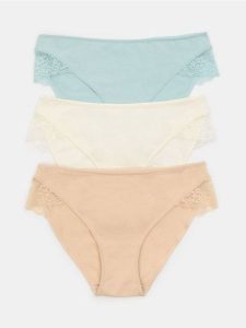 Bawełniane majtki figi 3 pack - wielobarwny. Figi Sinsay, bez wzorów, z bawełny. Za 25,99 zł.