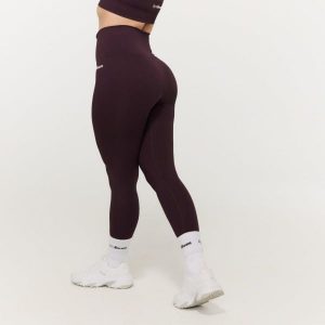 Legginsy damskie fitness bezszwowe z wysokim pasem Eclipse. Fioletowe legginsy GYMBEAM, bez wzorów, z elastanu. Za 131,90 zł.