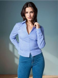 Koszula - wielobarwny. Koszule Sinsay, l, bez wzorów, bez kołnierzyka, bez ramiączek. W wyprzedaży za 19,99 zł.