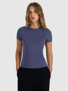 4F T-shirt z prążkowanej dzianiny z modalem damski - granatowy S. Niebieskie t-shirty 4f, s, bez wzorów, z dzianiny, bez kołnierzyka, bez ramiączek. W wyprzedaży za 69,99 zł.
