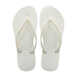 Klapki Havaianas Model 4000030 Kolor Biały. Białe klapki Havaianas, bez wzorów, z gumy, bez obcasa. Za 134,10 zł.