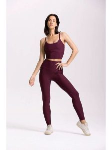 Onamaste Legginsy sportowe "Lotus" w kolorze bordowym rozmiar: L/XL. Czerwone legginsy Onamaste, bez wzorów, z materiału, z podwyższonym stanem. Za 133,95 zł.
