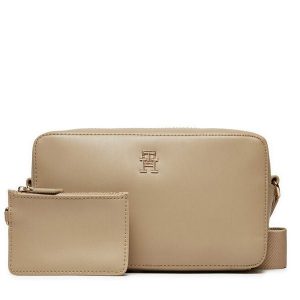 Torebka Tommy Hilfiger. Brązowe listonoszki TOMMY HILFIGER, bez wzorów, bez dodatków. Za 209,99 zł.