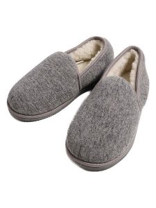 Kaiser Naturfellprodukte Kapcie wełniane w kolorze szarym rozmiar: 40. Szare kapcie Kaiser Naturfellprodukte, bez wzorów, z materiału. Za 266,03 zł.