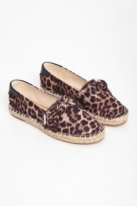 Espadryle damskie z motywem zwierzęcym LIU JO. Espadryle Liu Jo, bez wzorów, bez obcasa, na koturnie. Za 359,00 zł.