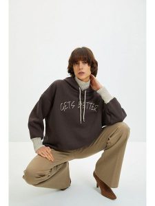 Trendyol Bluza w kolorze brązowym rozmiar: L. Brązowe bluzy Trendyol, l, bez wzorów, z kapturem. Za 78,99 zł.