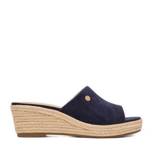Espadryle Beverly Hills Polo Club. Niebieskie espadryle Beverly Hills Polo Club, bez wzorów, bez obcasa. Za 249,99 zł.