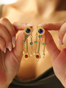 Pierres de Jade Pozłacane kolczyki-wkrętki z cyrkoniami i perłami rozmiar: onesize. Czerwone kolczyki Pierres de Jade, z cyrkonią, pozłacane. Za 43,99 zł.