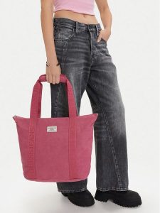 Guess Jeans Torebka CWBEO-GUESS-B-016-09 Różowy. Czerwone shopper bag Guess Jeans, z aplikacjami, z jeansu, bez dodatków. Za 199,99 zł.