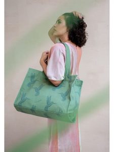 Fritzi aus Preußen Shopper bag "Kahlo" w kolorze zielonym - 27 x 14 x 8 cm rozmiar: onesize. Zielone shopper bag Fritzi aus Preußen, bez wzorów, z materiału, na ramię, bez dodatków. Za 143,56 zł.