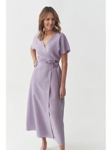 TATUUM Sukienka "Ziana" w kolorze lawendowym rozmiar: 42. Różowe sukienki Tatuum, bez wzorów, z tkaniny, bez kołnierzyka, bez ramiączek, midi. Za 219,95 zł.
