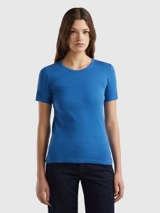 Benetton Koszulka w kolorze niebieskim rozmiar: XL. Niebieskie bluzki Benetton, xl, bez wzorów, z bawełny, bez kołnierzyka, bez ramiączek. Za 48,28 zł.