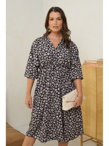 Curvy Lady Sukienka w kolorze czarnym rozmiar: 48/50. Czarne sukienki Curvy Lady, bez wzorów, z wiskozy, klasyczne, bez kołnierzyka, bez ramiączek, midi. Za 101,23 zł.
