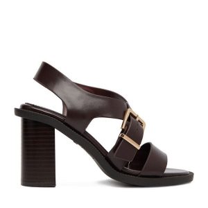 Sandały JENNY. Czerwone sandały Jenny, bez wzorów, bez obcasa, na słupku, bez zapięcia. Za 139,99 zł.