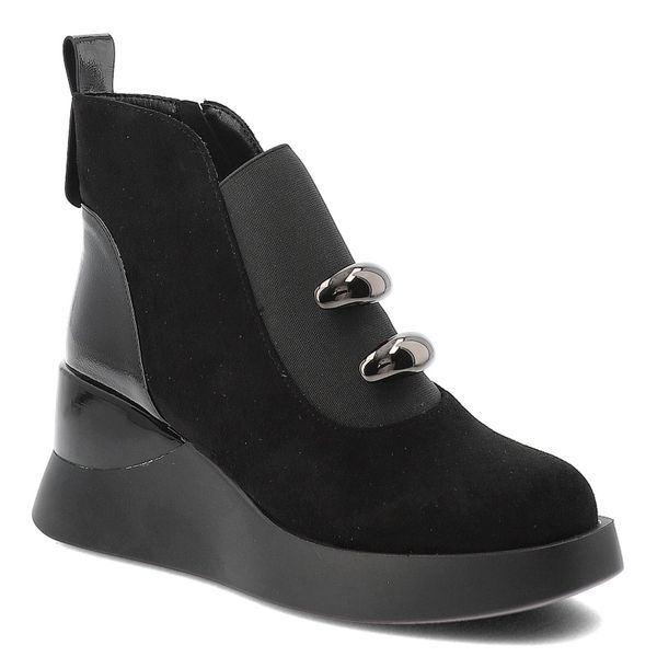 Czarne Botki S.Barski Modne Buty Damskie Na Koturnie. Czarne botki S.BARSKI, z aplikacjami, bez obcasa, na koturnie, bez zapięcia. Za 254,99 zł.