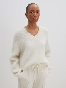 Someday Sweter w kolorze białym rozmiar: 42. Białe swetry oversize someday., bez wzorów, bez ramiączek. Za 294,28 zł.