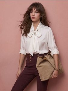Legginsy z przeszyciami i ozdobnymi guzikami z wiskozą - czerwony. Czerwone legginsy Sinsay, bez wzorów, z wiskozy. Za 49,99 zł.
